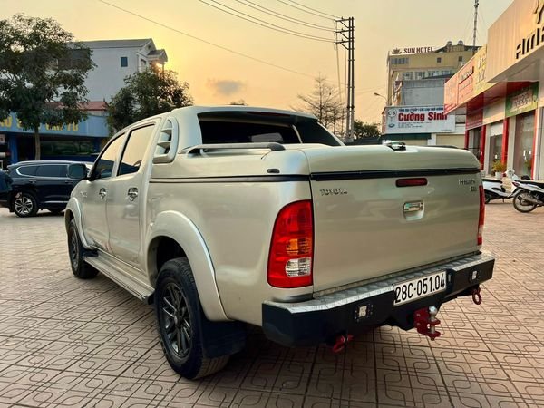 Toyota Hilux 2010 - Cần bán xe Toyota Hilux 3.0G 4x4 MT sản xuất 2010