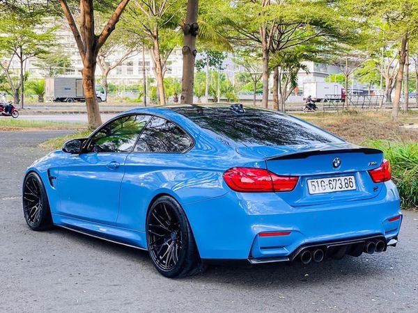 BMW M4 2017 - Cần bán BMW M4 3.0 I6 sản xuất 2017, màu xanh lam, nhập khẩu