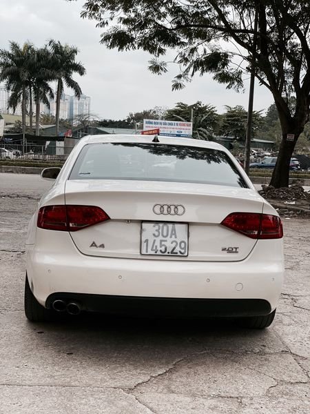 Audi A4 2010 - Cần bán gấp Audi A4 2.0 TFSI năm sản xuất 2010, màu trắng, nhập khẩu nguyên chiếc