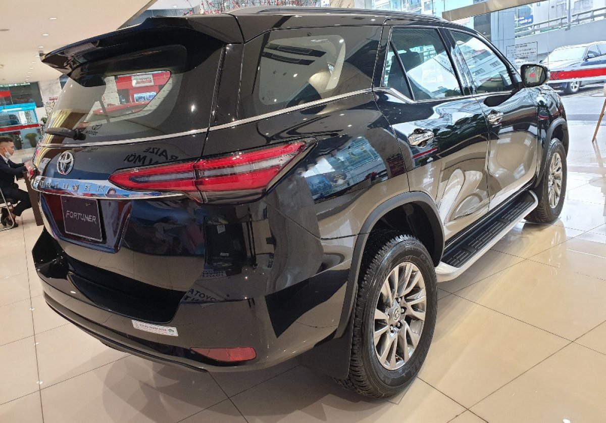 Toyota Fortuner 2021 - Cần bán xe Toyota Fortuner 2.7V năm 2021, màu đen, xe nhập