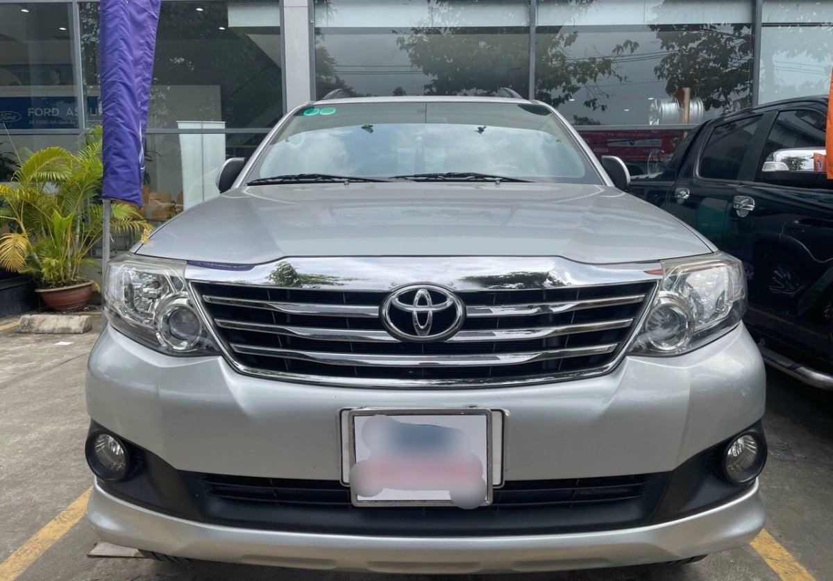 Toyota Fortuner 2013 - Bán Toyota Fortuner sản xuất 2013, màu bạc, giá 540tr