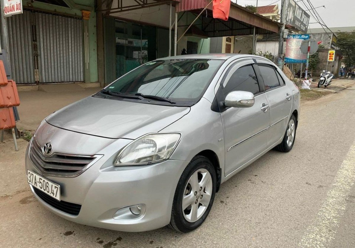 Toyota Vios 2009 - Cần bán xe Toyota Vios 1.5E MT sản xuất 2009, màu bạc, giá tốt