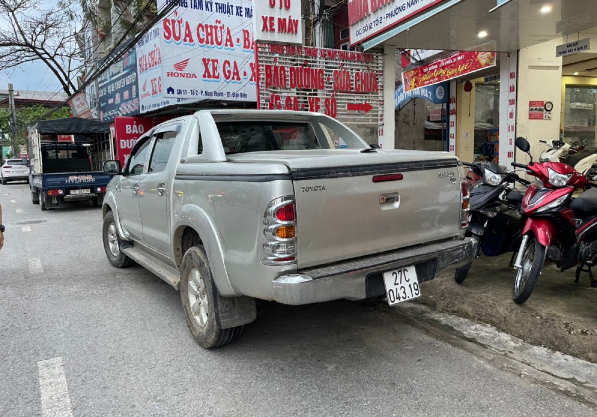 Toyota Hilux 2011 - Bán Toyota Hilux sản xuất 2011, nhập khẩu