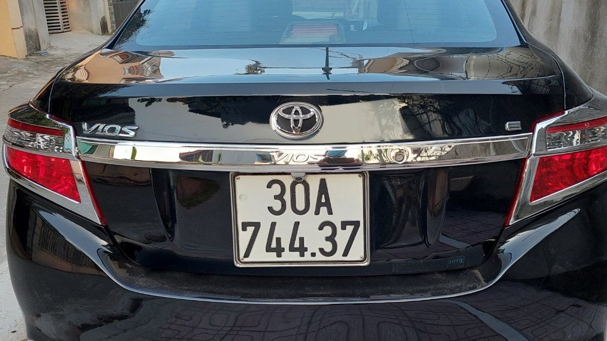 Toyota Vios 2015 - Cần bán Toyota Vios 1.3J MT sản xuất 2015, màu đen số sàn