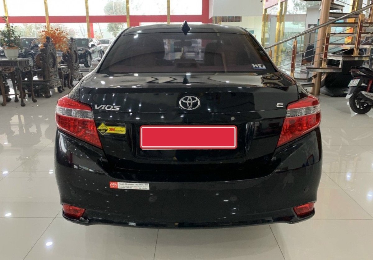 Toyota Vios 2016 - Bán ô tô Toyota Vios 1.5E MT sản xuất 2016, màu đen