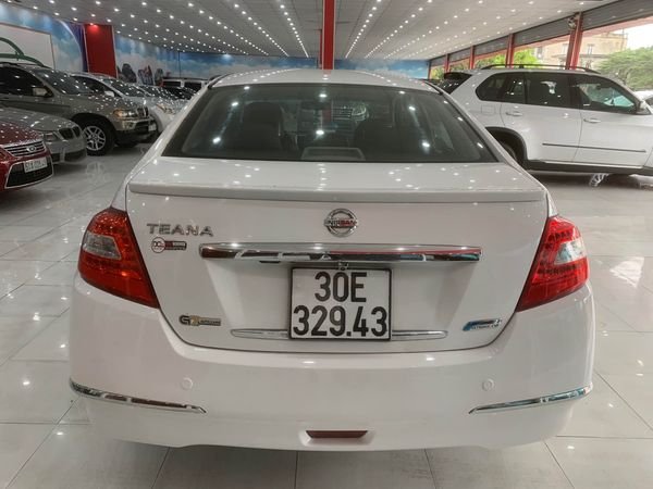 Nissan Teana 2009 - Cần bán xe Nissan Teana sản xuất 2009, màu trắng