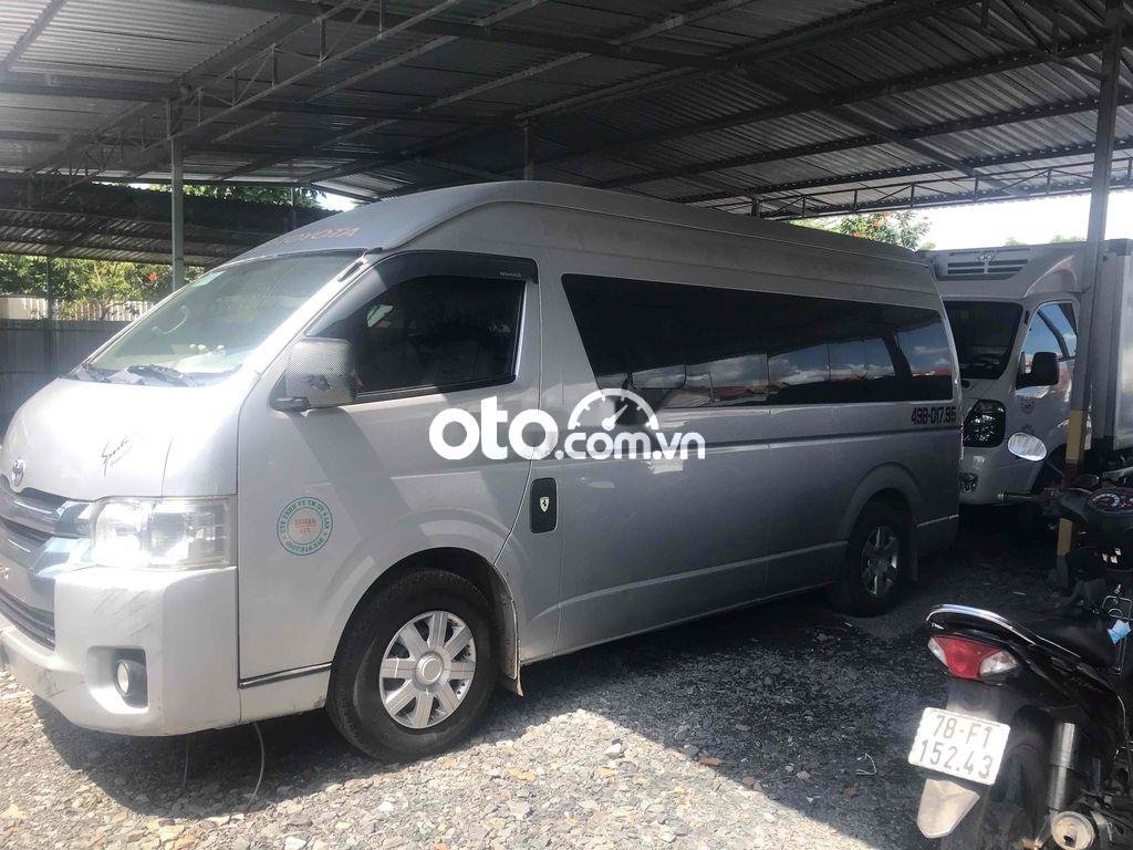 Toyota Hiace 2019 - Cần bán gấp Toyota Hiace 3.0L sản xuất 2019, màu bạc, nhập khẩu