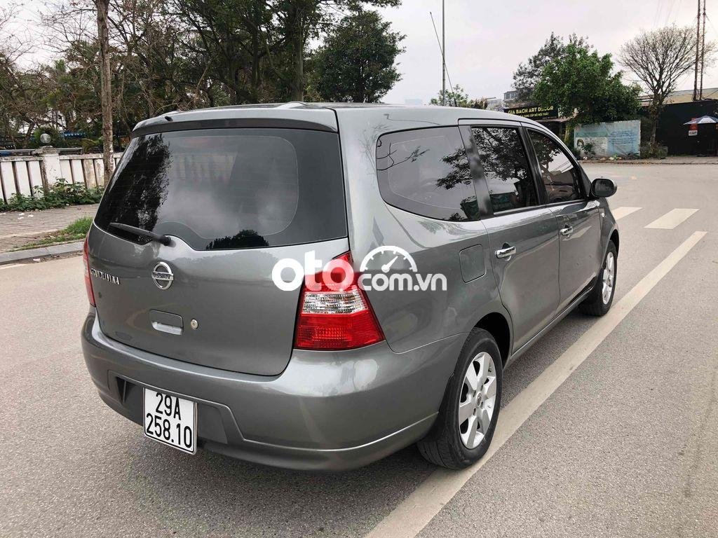 Nissan Grand livina 2012 - Bán Nissan Grand livina sản xuất năm 2012, màu xám