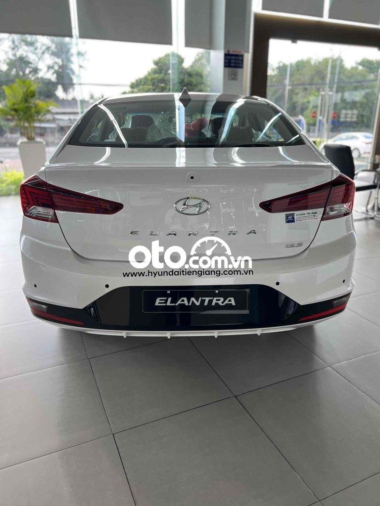 Hyundai Elantra 2022 - Bán Hyundai Elantra năm 2022, màu trắng