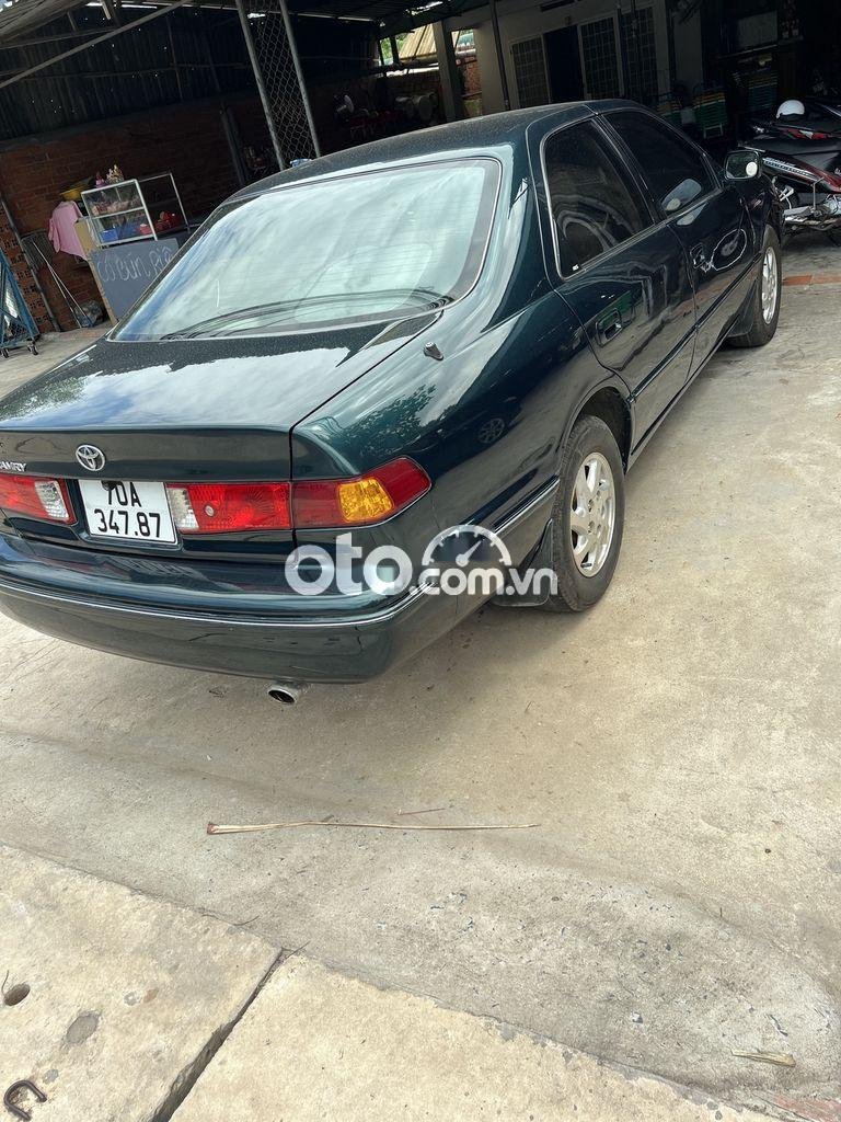 Toyota Camry 2001 - Bán xe Toyota Camry sản xuất 2001, màu xanh lục