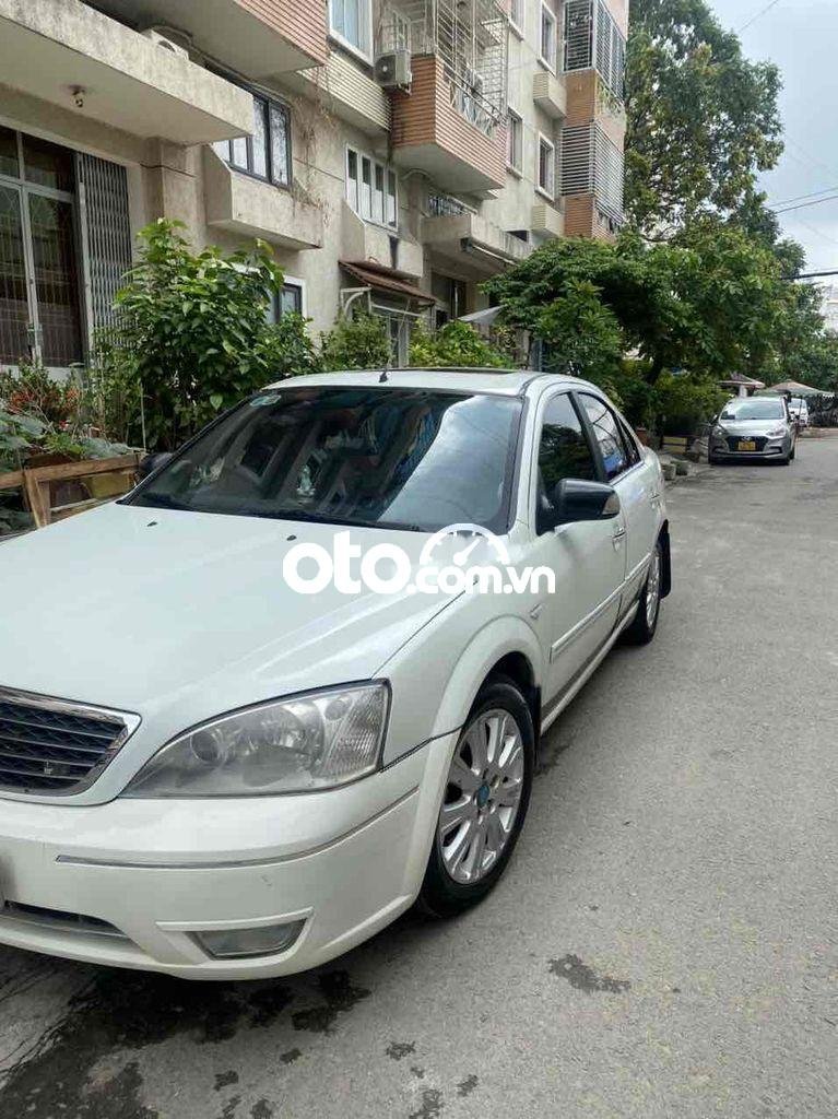 Ford Focus 2005 - Xe Ford Focus sản xuất năm 2005, màu trắng