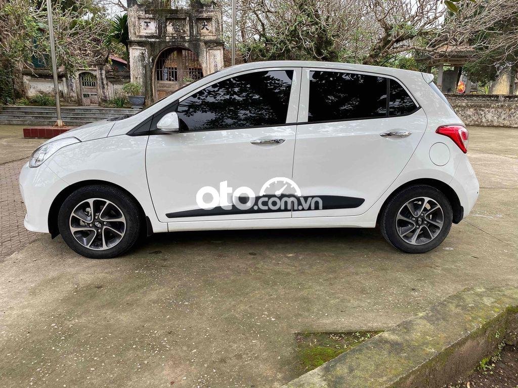 Hyundai Grand i10 2019 - Bán Hyundai Grand i10 Hatchback 1.2MT sản xuất năm 2019 xe gia đình