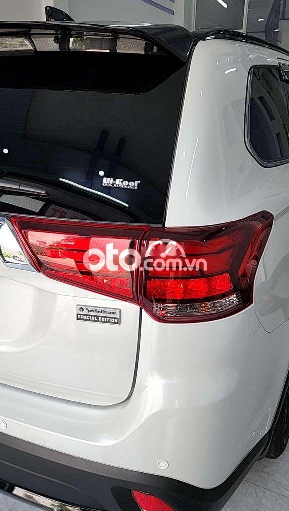 Mitsubishi Outlander 2020 - Bán ô tô Mitsubishi Outlander 2.0 Premium năm 2020, màu trắng, nhập khẩu