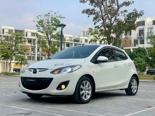 Mazda 2 2013 - Bán Mazda 2 1.5AT sản xuất năm 2013, màu trắng giá cạnh tranh