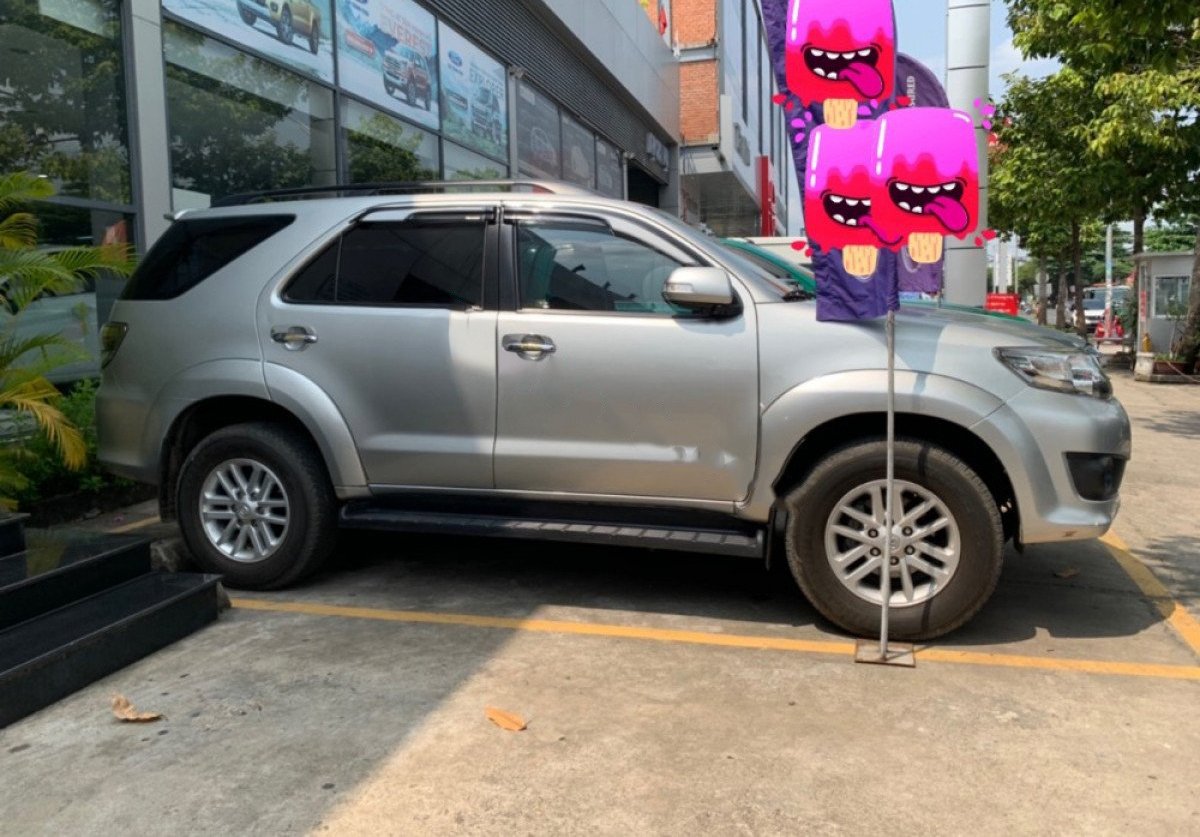 Toyota Fortuner 2013 - Cần bán xe Toyota Fortuner 2.7V năm 2013, màu bạc mới chạy 76.000km