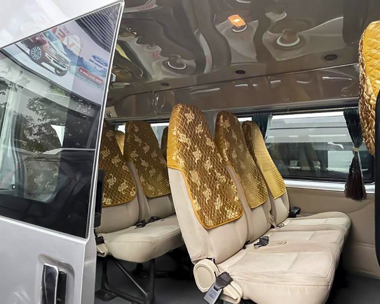 Ford Transit 2018 - Bán Ford Transit tiêu chuẩn năm sản xuất 2018, màu bạc số sàn