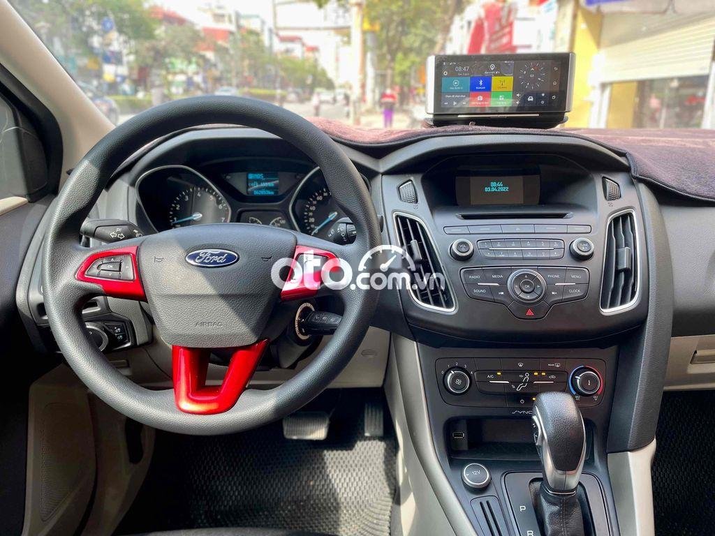 Ford Focus 2019 - Màu đỏ, giá 475tr
