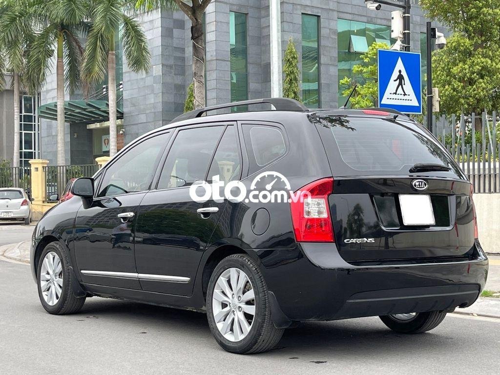 Kia Carens 2010 - Màu đen giá cạnh tranh