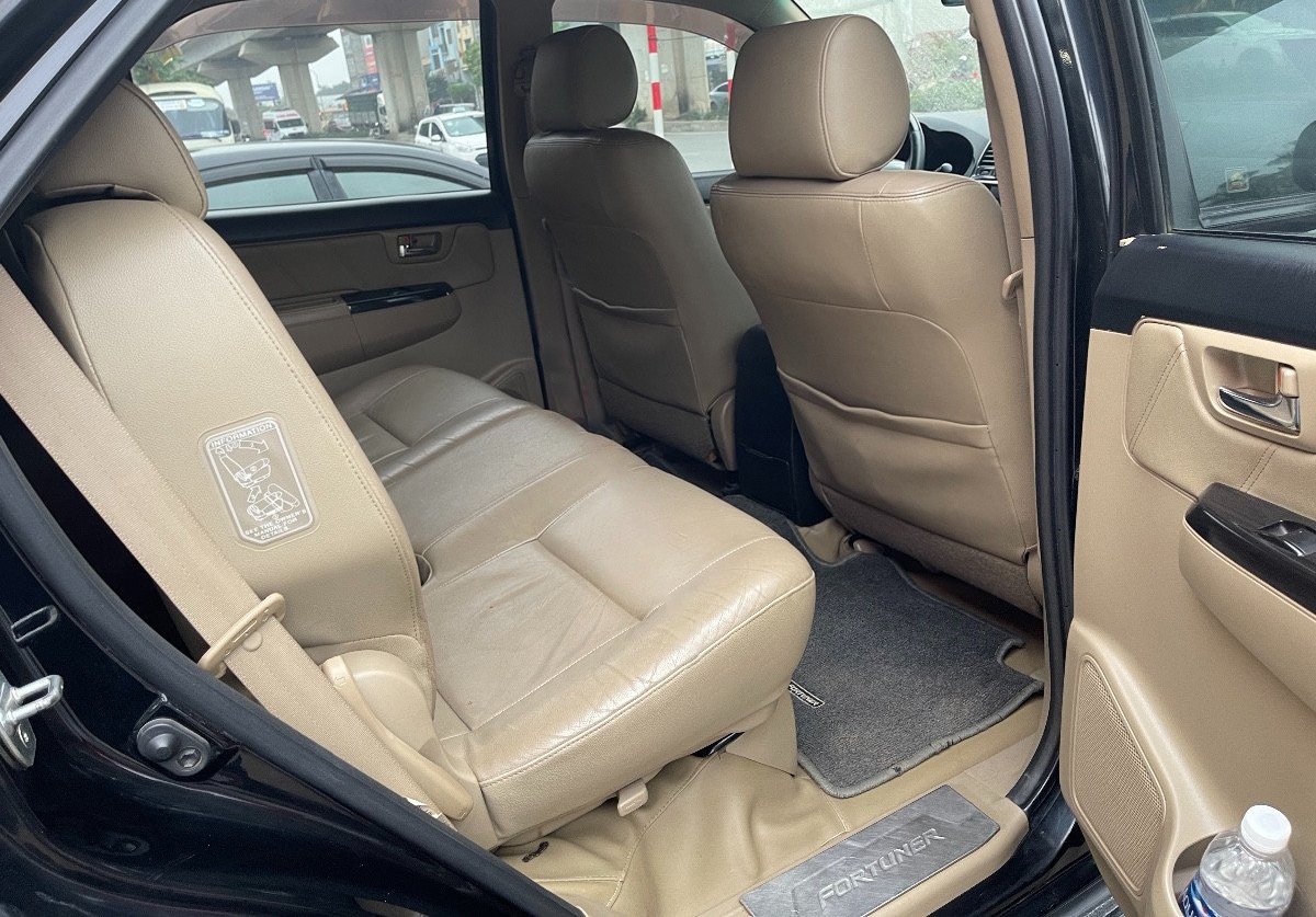 Toyota Fortuner 2014 - Màu đen