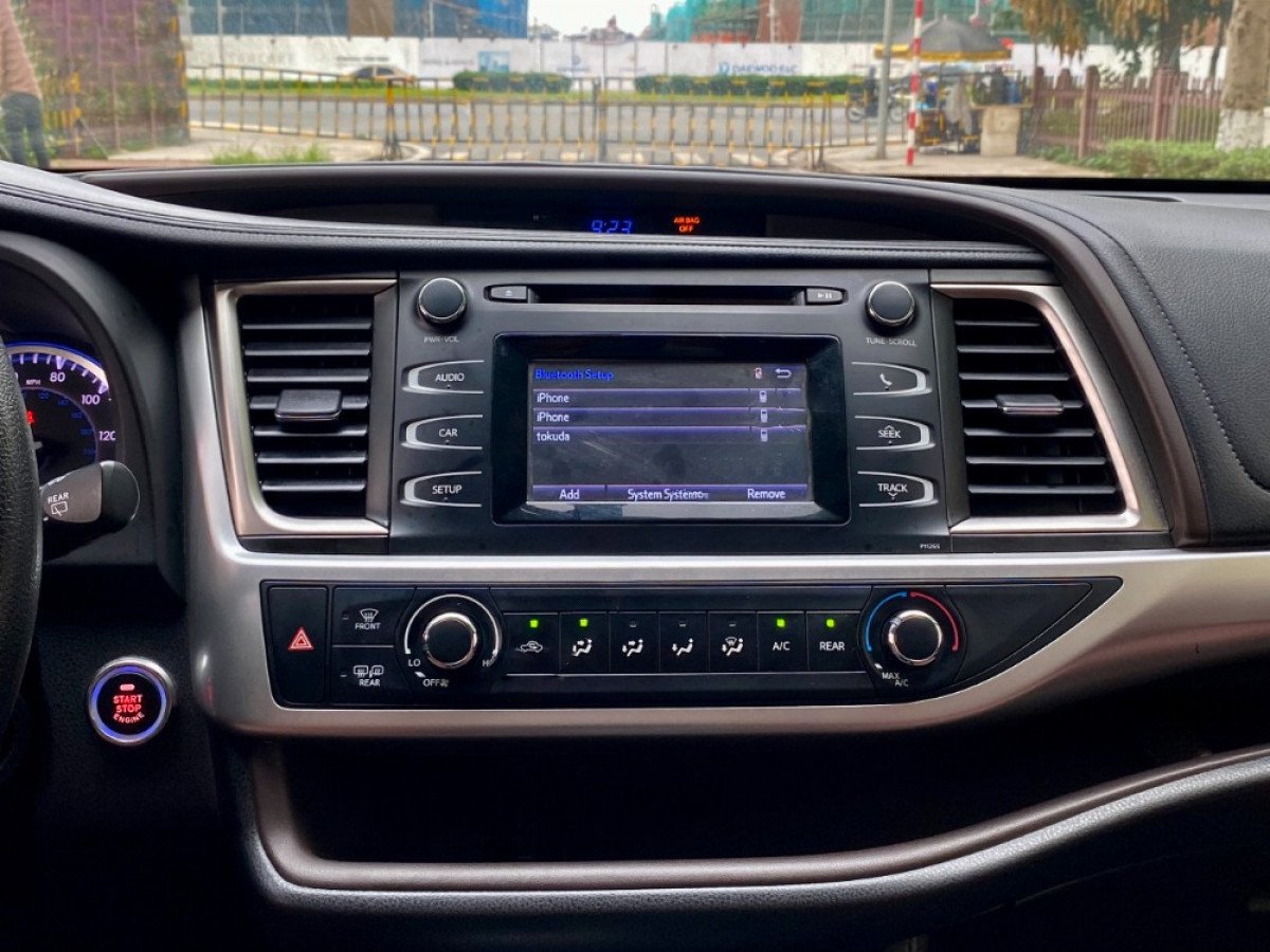 Toyota Highlander 2015 - Màu đen, nhập khẩu