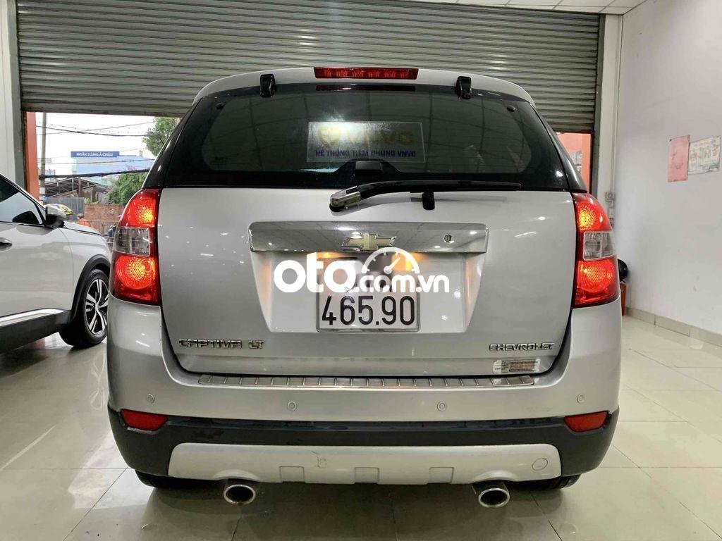 Chevrolet Captiva 2013 - Xe màu bạc, số sàn, giá ưu đãi