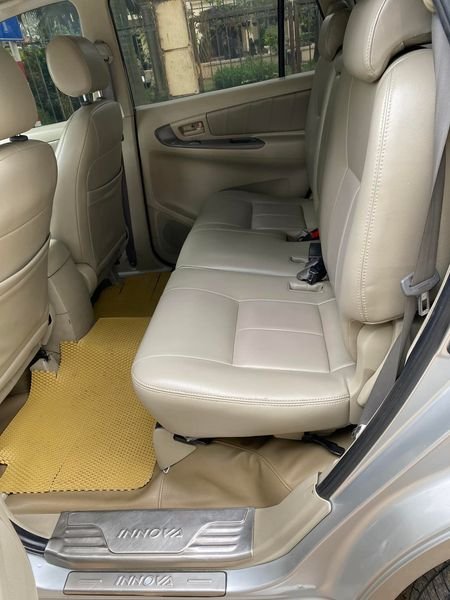 Toyota Innova 2015 - Màu bạc, 320tr