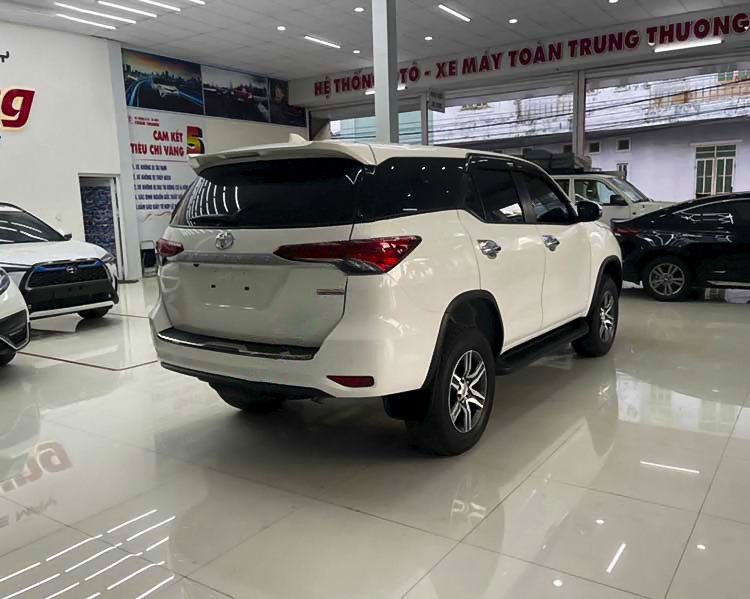 Toyota Fortuner 2021 - Màu trắng