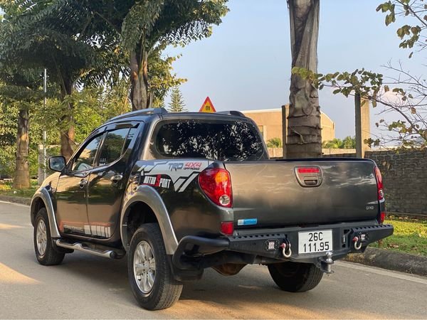 Mitsubishi Triton 2011 - Màu xám, giá ưu đãi