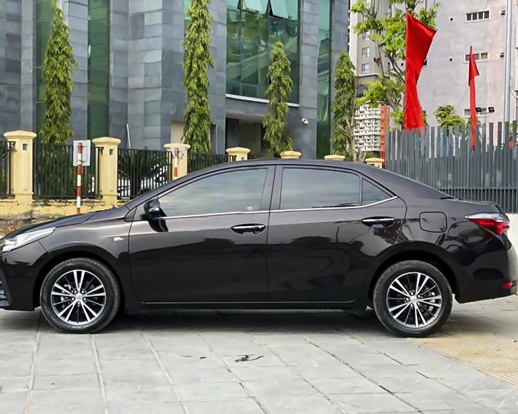 Toyota Corolla 2019 - Màu nâu giá cạnh tranh