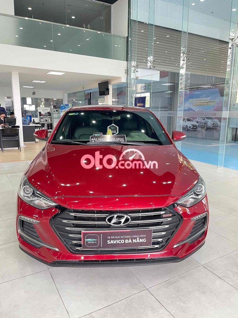 Hyundai Elantra 2018 - Màu đỏ