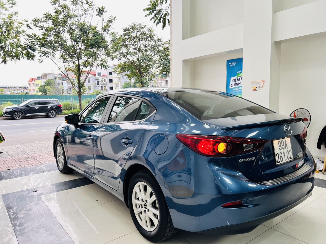 Mazda 3 2019 - Màu xanh lam, nhập khẩu