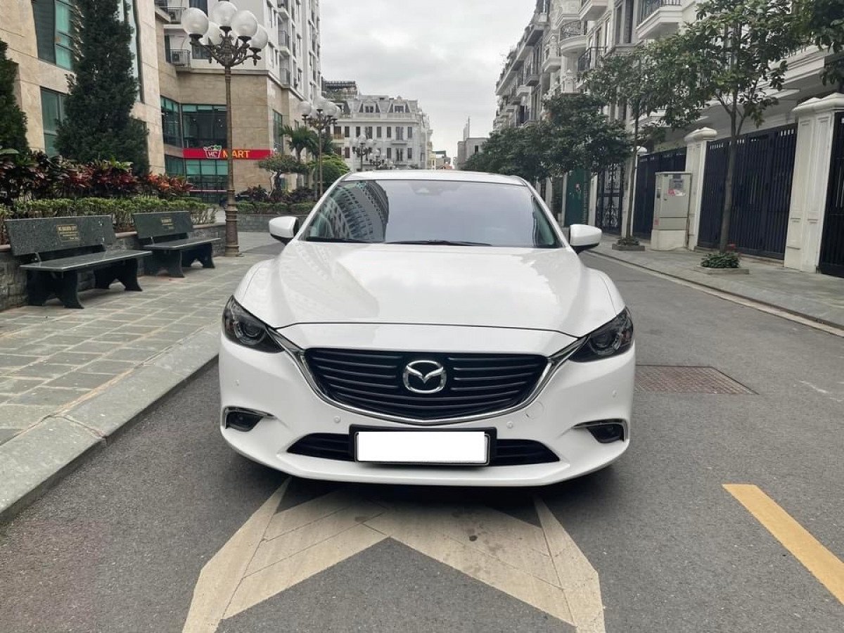 Mazda 6 2018 - Màu trắng, giá 729tr