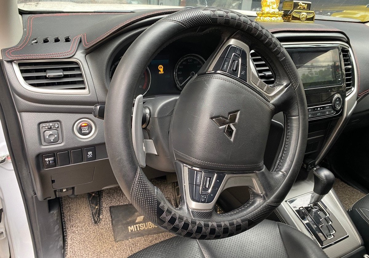 Mitsubishi Triton 2019 - Màu bạc, nhập khẩu