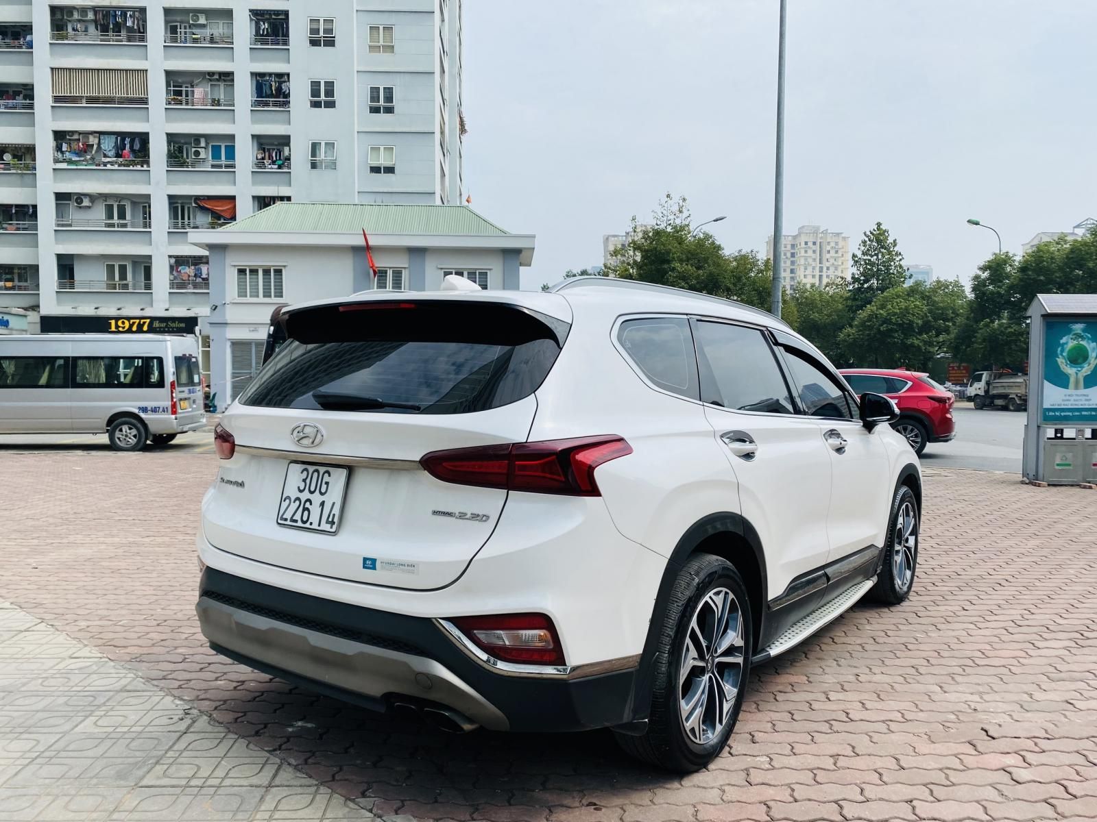 Hyundai Santa Fe 2019 - Màu trắng, máy dầu full đặc biệt