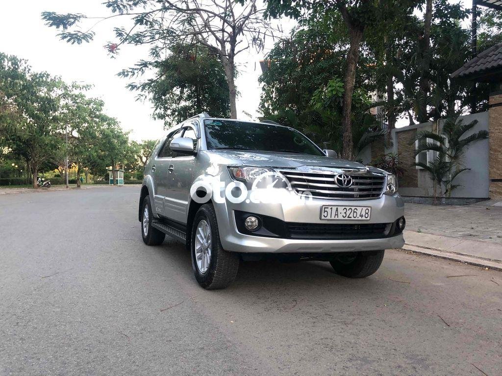 Toyota Fortuner 2012 - Bán Toyota Fortuner 2.5G 4x2MT năm 2012, màu bạc giá cạnh tranh