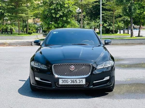 Jaguar XJL 2017 - Màu đen, xe nhập