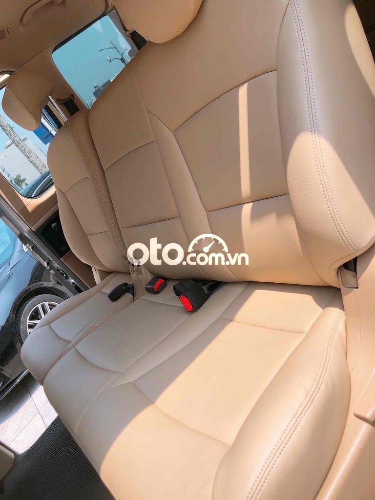 Hyundai Grand Starex 2015 - Màu bạc