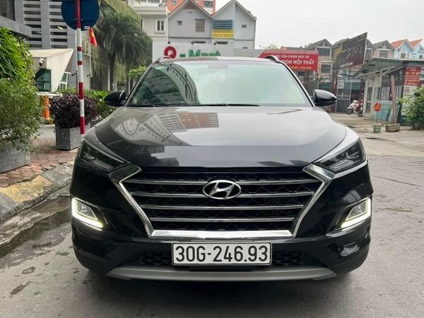 Hyundai Tucson 2020 - Màu đen, giá 900tr