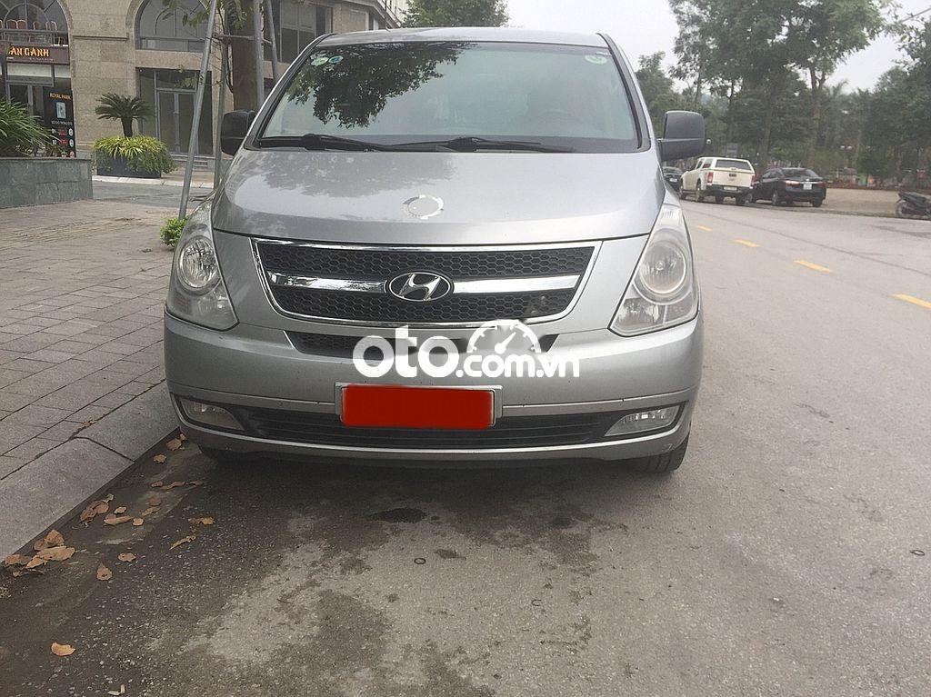 Hyundai Grand Starex 2015 - Cần bán lại xe Hyundai Grand Starex sản xuất năm 2015, màu bạc