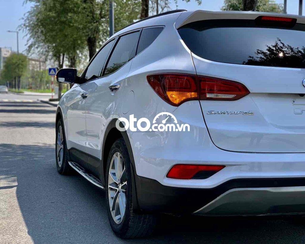 Hyundai Santa Fe 2018 - Màu trắng, giá 975tr