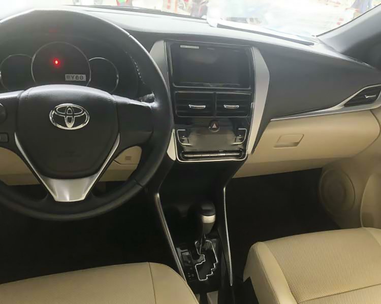 Toyota Yaris 2018 - Màu xám, nhập khẩu