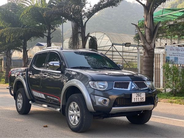 Mitsubishi Triton 2011 - Màu xám, giá ưu đãi