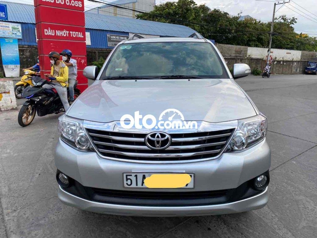 Toyota Fortuner 2012 - Màu bạc còn mới, 575tr