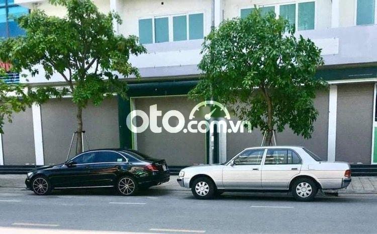 Toyota Crown 2000 - Màu bạc, xe tập lái