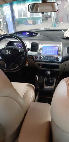 Honda Civic 2006 - Màu bạc số sàn