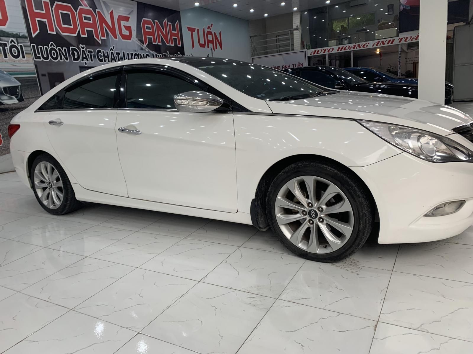 Hyundai Sonata 2012 - Cần bán gấp Hyundai Sonata 2.0 AT năm sản xuất 2012, màu trắng