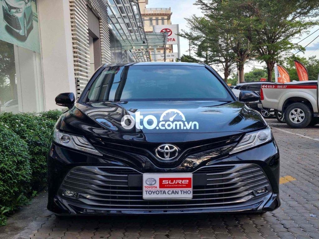 Toyota Camry 2020 - Màu đen, xe nhập