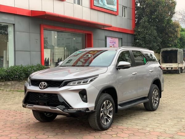 Toyota Fortuner 2021 - Màu bạc