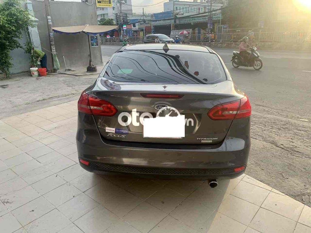 Ford Focus 2018 - Màu đen, giá chỉ 555 triệu