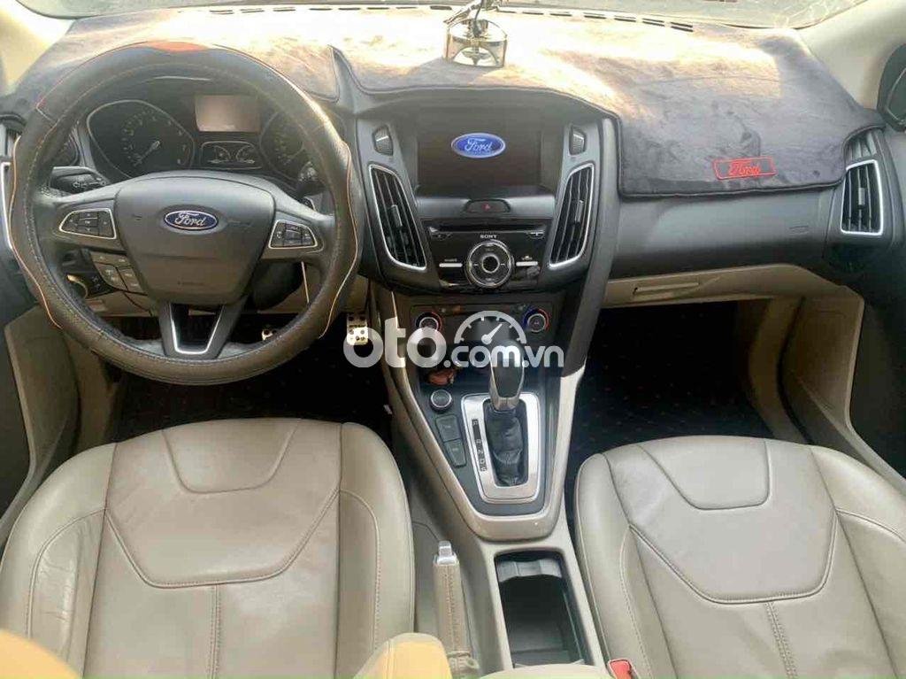 Ford Focus 2018 - Màu đen, giá chỉ 555 triệu